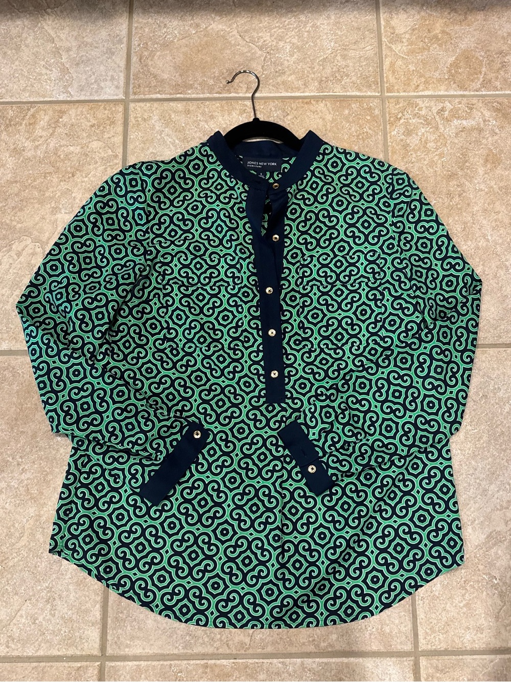 Jones New York Green and Navy Geometric Button-Front Blouse